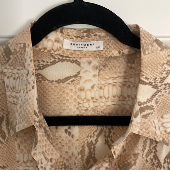 Equipment Silk Sleeveless Blouse - Picture 2 of 3